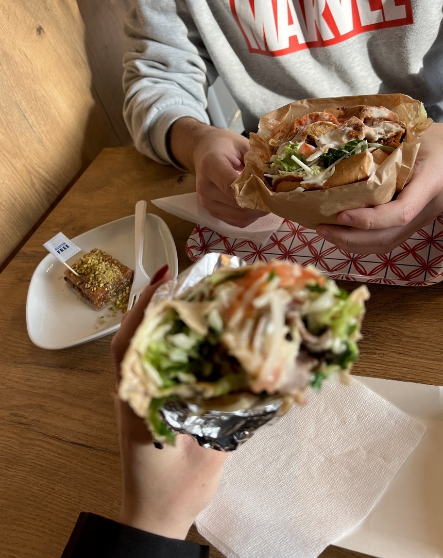 Bezglutenowy kebab i baklava w Warszawie, Enfes Kebab, ul. Leona Berensona 37