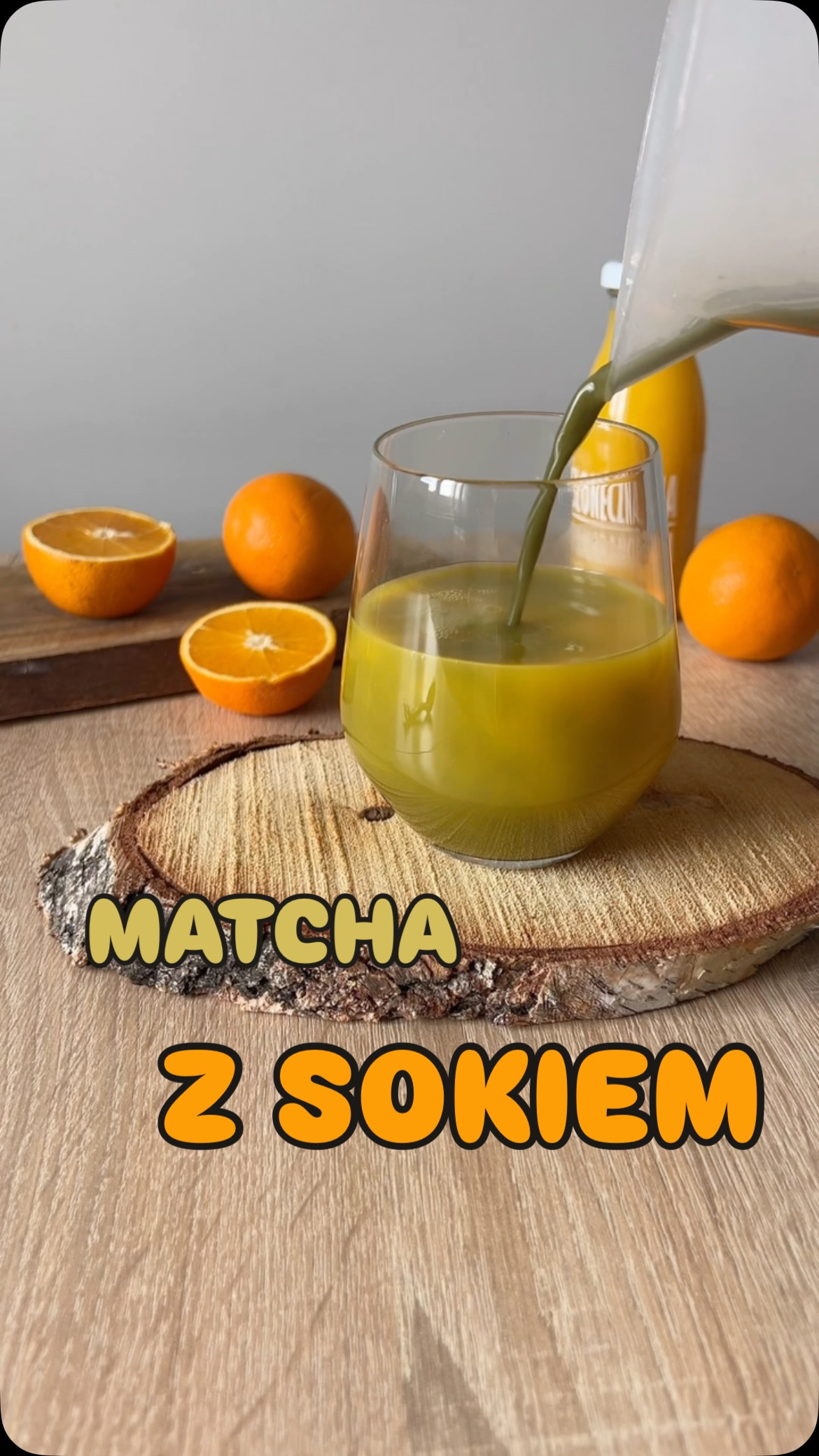 Matcha z sokiem pomarańczowym
